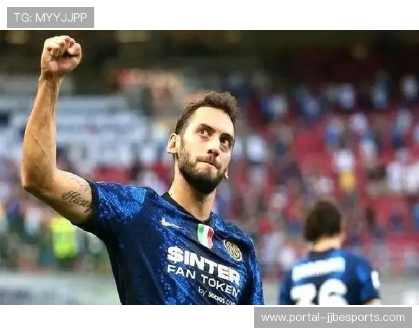 恰尔汗奥卢点球失利后沉默离场,土耳其球迷发起网络支持 恰尔汗奥卢点球失利后沉默离场,土耳其球迷发起网络支持